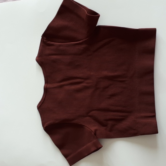 Peachy Bunz Stretchy Ribbed Cropped Workout Top - Picture 3 of 4